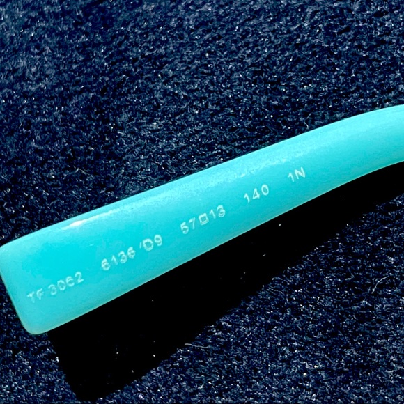 ❌SOLD❌ New TIFFANY & CO Diamond Point Sunglasses - Picture 10 of 10
